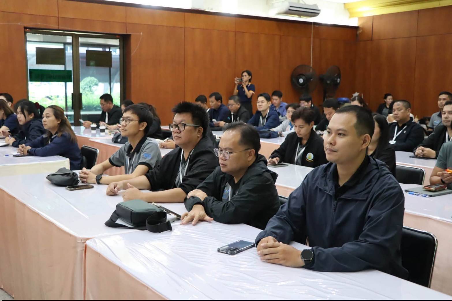 title - นางสาวจิตรลดา ฐินถาวร ผู้อำนวยการกลุ่มฝึกอบรมและการพัฒนาผลิตภัณฑ์ เป็นผู้บรรยายพิเศษ ในโครงการฝึกอบรมเชิงปฏิบัติการ หลักสูตรนักบริหารการชลประทานระดับต้น (รุ่นที่ 33) ณ ห้องประชุมอาคาร 100 ปี ศูนย์ส่งเสริมและพัฒนาอาชีพเสริมนอกภาคการเกษตร